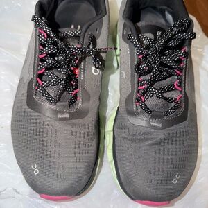 ON CLOUD Running Women's Black and Pink Athletic Shoes